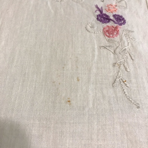 Vintage Hand-Embroidered Linen - Picture 7 of 7